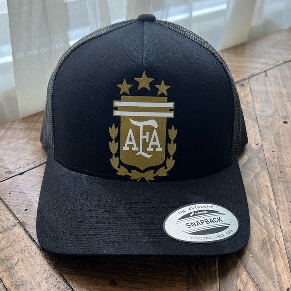 New 2024 Argentina 3 stars, black trucker hat Leo Messi #10 - Picture 6 of 7
